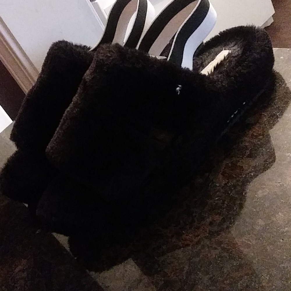 Furry sandals